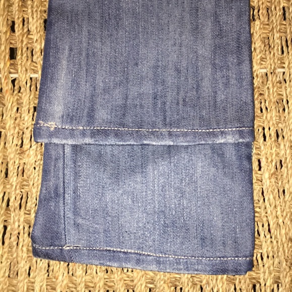 Guess - Picture 5 of 8